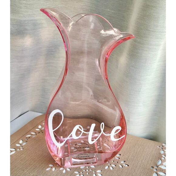 Telefloral Pink Scalloped Glass Vase Customised with "Love" - Picture 1 of 10